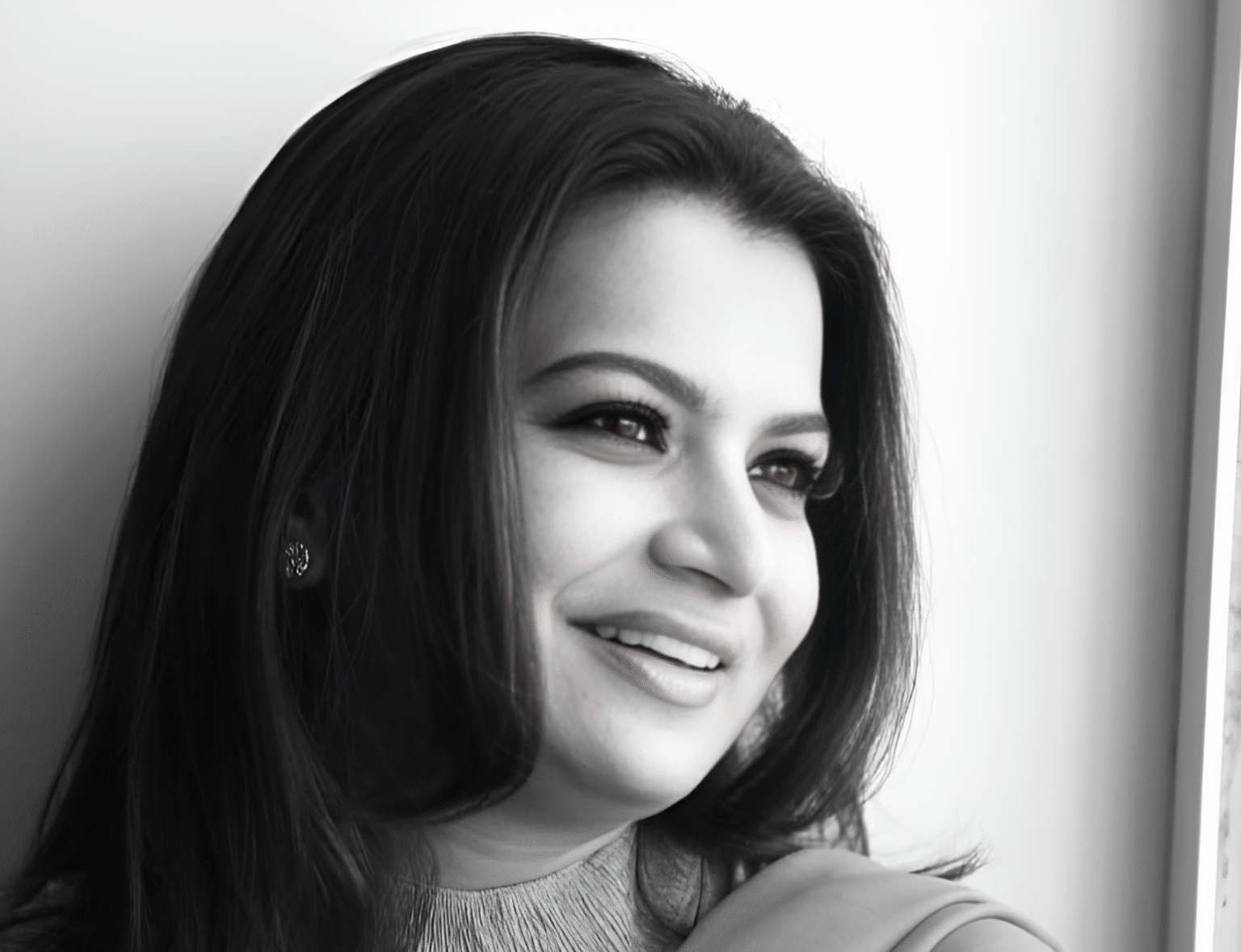 Smruti Sanjay Pahadiya (Smruti Sushilkumar Shinde): Inspiring Journey of a TV & Film Producer a woman smiling with dark hair name Smruti Sanjay Pahadiya